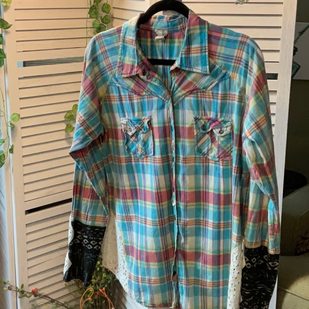 Gimmicks by BKE Multicolor Plaid Blouse